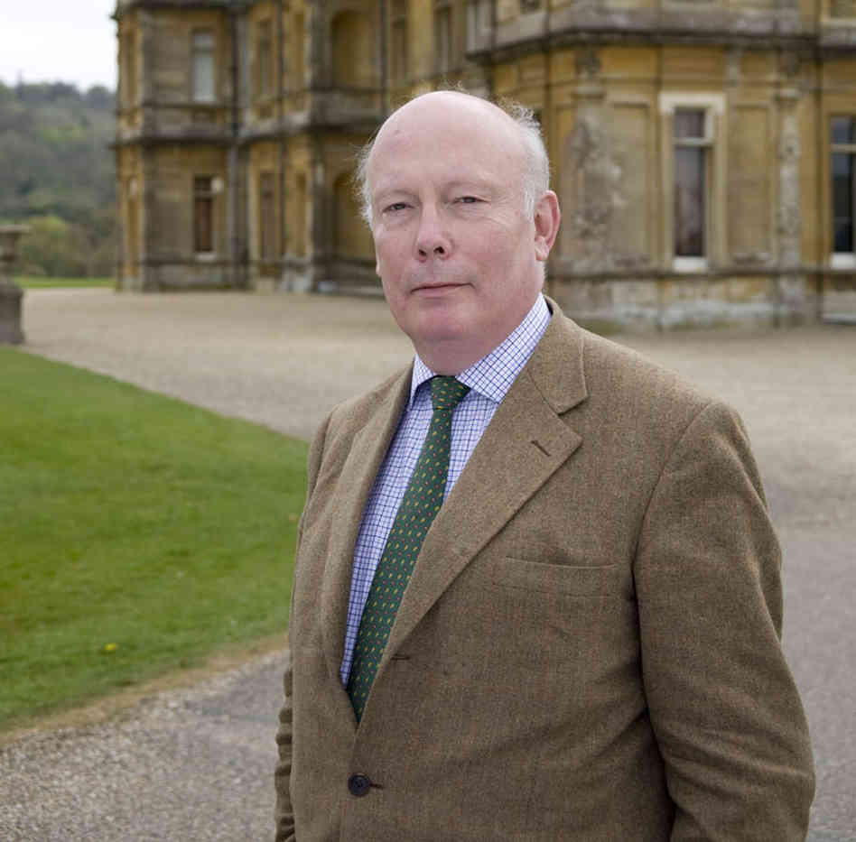 julian-fellowes_custom-c48719149534279f38f23f2324ea101b13cf605a-s6-c10